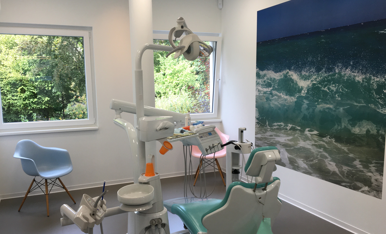 Unsere modernen Behandlungsräume in unserer Zahnarztpraxis in Essen-Heidhausen.