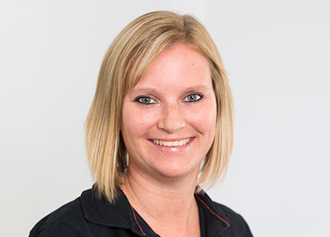 Foto unserer zahnmedizinischen Fachangestellten und Praxismanagerin Jessica Knierim.