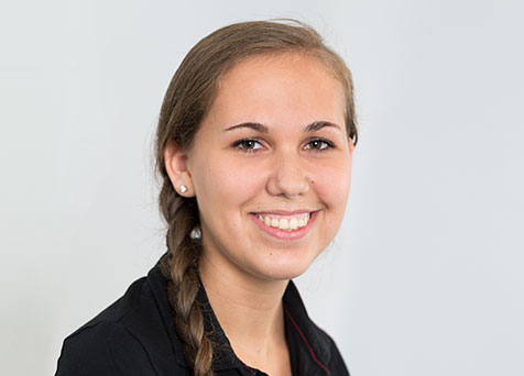 Foto unserer zahnmedizinischen Fachangestellten Louisa Antonaci.