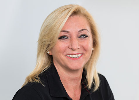 Foto unserer zahnmedizinischen Fachangestellten Olcay Yildiz.